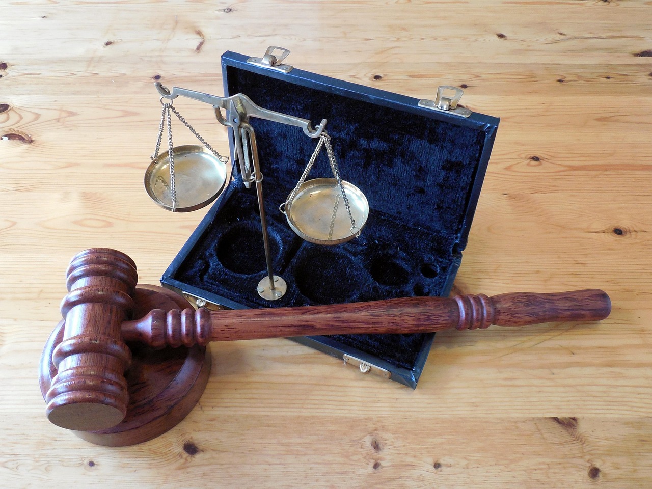 Legal jargon gavel, scales of justice