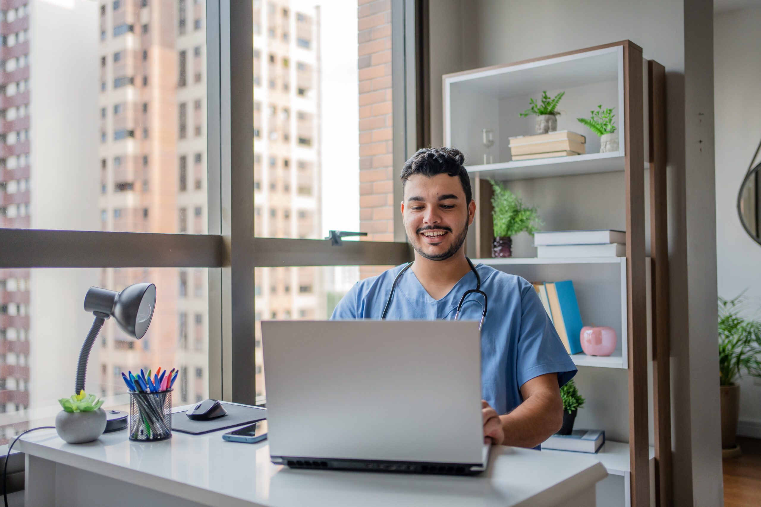 How much does an APRN make? We'll answer that in this blog post.